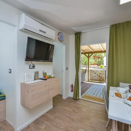 Sunny Soline مكان تخييم